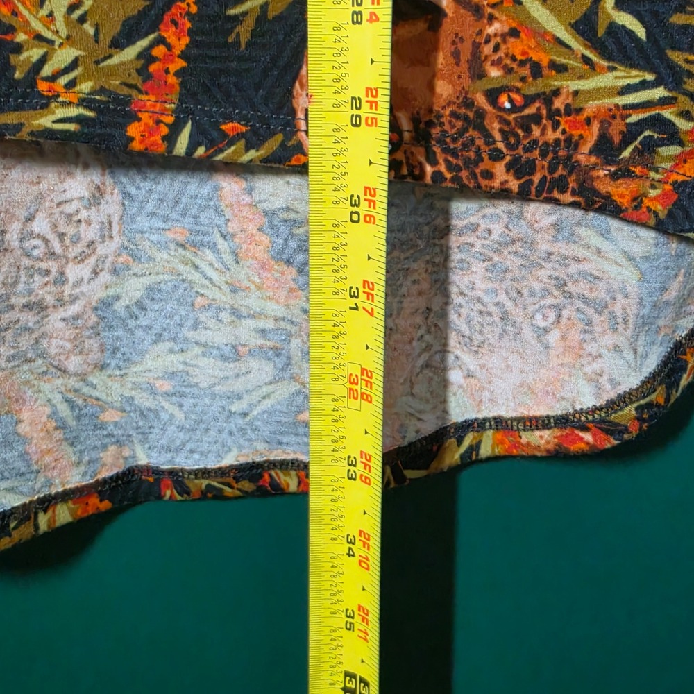 LuLaRoe Irma Tunic Top Women Medium Leopard Tropical Print High Low Short Sleeve - Picture 3 of 5